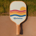 Retro Style Sunrise Pastel Rainbow-Skriptname Pickleball Schläger<br><div class="desc">Mit unserem Retro Style Sunrise Pastel Rainbow Script Name Pickleball Paddle, einer Mischung aus Vintager Ästhetik und moderner Performance, stärken Sie Ihr Pickleball-Spiel. Dieses Paddel wurde mit Präzision und Stil gestaltet und zeichnet sich durch ein beeindruckendes Design aus, das mit personalisierten Skriptnamen verziert ist. Unser Paddel wurde für Stil und...</div>