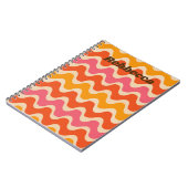 Retro Style Waves in rosa-orangefarbenem personali Notizblock (Linke Seite)