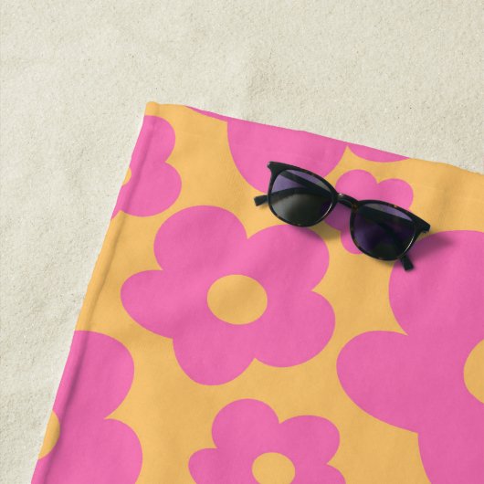 Retro Summer Daisies Muster #6 #retro #floral Strandtuch (Beispiel)