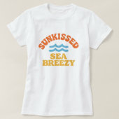 Retro Sunkissed Sea Breezy; Colorful Summer T-Shirt (Design vorne)