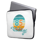 Retro Sunset 85 Vintage Distressed Laptopschutzhülle (Vorderseite Links)
