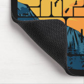 Retro Sunset Landschaft Wandern neben dem Wasser Mousepad (Ecke)