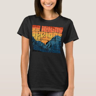 Retro Sunset Landschaft Wandern neben dem Wasser T-Shirt