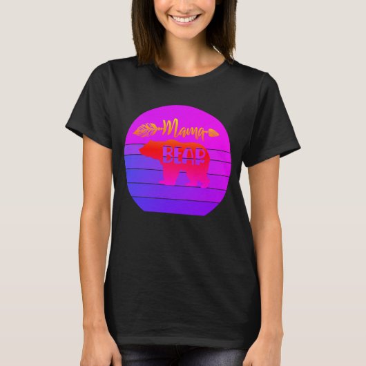 Retro Sunset Mama Bear T-Shirt (Vorderseite)