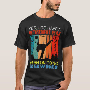 Retro Sunset Slogan Ruhestand I Plan on Doing T-Shirt
