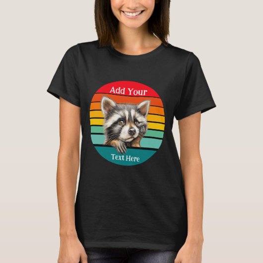 Retro Sunset Stripes Contemplating Raccoon  T-Shirt (Vorderseite)