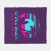 Retro Sunset Surfboard Palm Tree Life ist ein Stra Fleecedecke (Vorderseite (Horizontal))