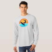 Retro Sunset Surfing _ Vintag Beach Vibes T-Shirt (Vorne ganz)