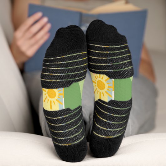 Retro Sunshine Patterns – Bold Colorful Socken (Unterseite)