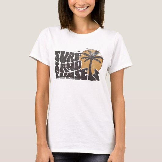 Retro Surf Sand Sunsets Palm Tree Beach Vibes T-Shirt (Vorderseite)