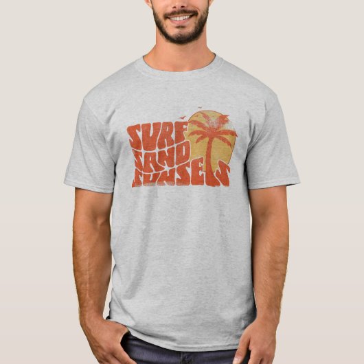 Retro Surf Sand Sunsets Palm Tree Beach Vibes T-Shirt (Vorderseite)