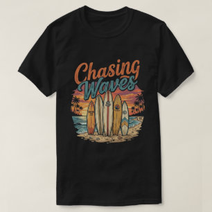 Retro-Surf-Strand-Baum-Surfboards-Jagd auf Wellen- T-Shirt