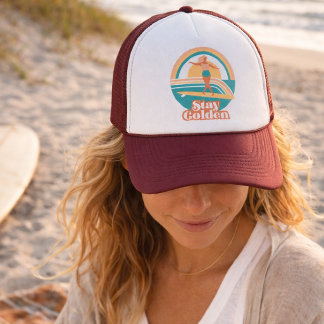 Retro Surfer Girl Stay Golden Coastal Truckerkappe