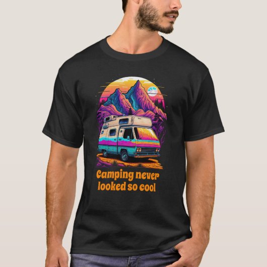 Retro Synthwave Cooles Camping Van Design der 80er T-Shirt (Vorderseite)