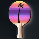 Retro-Synthwave mit Palm Tree Tischtennis Schläger<br><div class="desc">Horizontale Streifen in tropischen Farben,  die von warmen Gelbtönen zu schönen lila,  mit der Silhouette einer anmutigen Palme,  schafft ein Fab-Tischtennis-Paddel!</div>