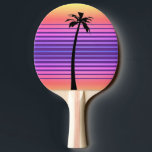 Retro-Synthwave mit Palm Tree Tischtennis Schläger<br><div class="desc">Horizontale Streifen in tropischen Farben,  die von warmen Gelbtönen zu schönen lila,  mit der Silhouette einer anmutigen Palme,  schafft ein Fab-Tischtennis-Paddel!</div>