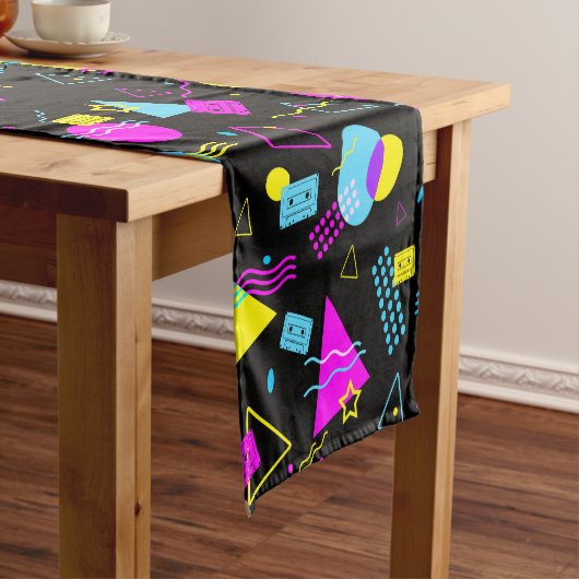 RETRO TAPE FARBIGE FORMEN KURZER TISCHLÄUFER (Beispiel)