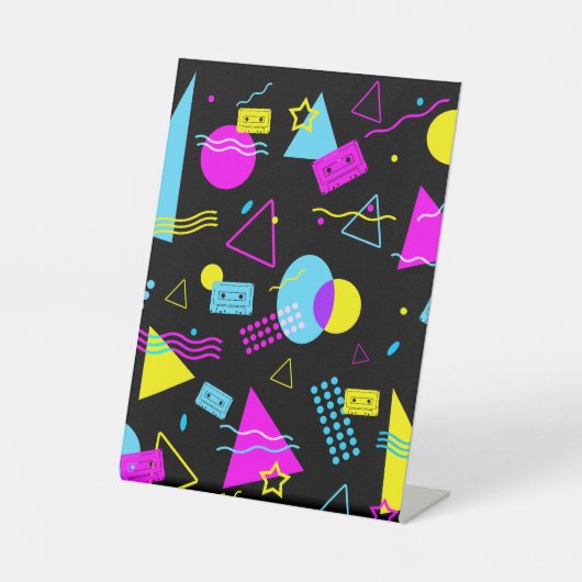 RETRO TAPE FARBIGE FORMEN SOCKELSCHILD (Vorderseite)