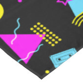 RETRO TAPE FARBIGE FORMEN TISCHDECKE (Schrägansicht)