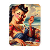 Retro-Tätowierte-Strand-Pin-up Magnet (Vertikal)