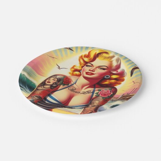 Retro Tattooed Bikini Button-up Pappteller (Schrägansicht)