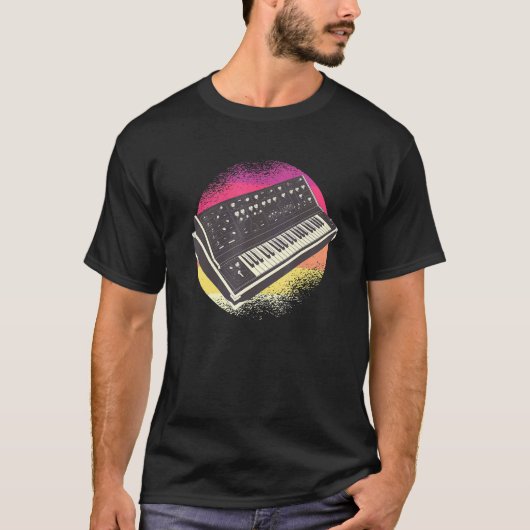 Retro Techno Synthesizer T-Shirt (Vorderseite)