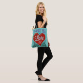 Retro Text Design: TUN, WAS SIE LIEBE ... Tasche (Am Model)