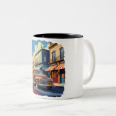 Retro Town Street Scene Zweifarbige Tasse (VorderseiteRechts)