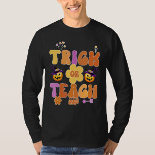 Retro Trick Or Teach Gespenst Lehrer Halloween Kos T-Shirt