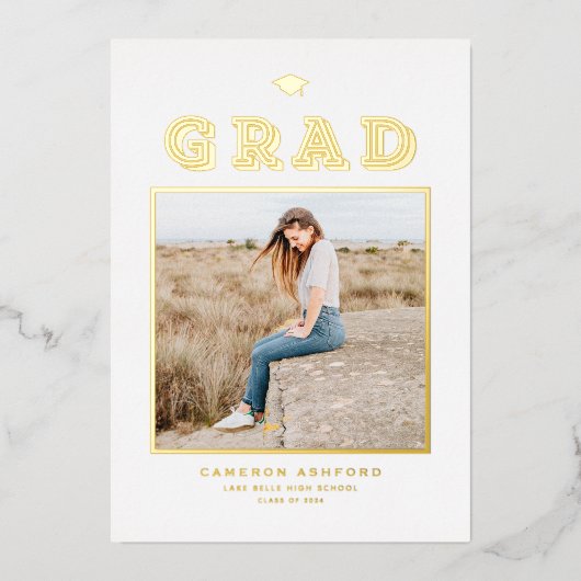 Retro Typografie Foto Abschluss Gold Folieneinladung (Vorderseite)