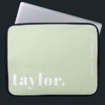 Retro Typografie Minze Grün Personalisiert Laptopschutzhülle<br><div class="desc">Machen Sie Ihren Laptop mit diesem maßgeschneiderten Laptop-Gehäuse mit kühnen Retro-Typografien auffällig. Personalisieren Sie es mit Ihrem Namen und einer kurzen Phrase, um ein Design zu erstellen, das komplett Ihr eigenes ist. Wählen Sie aus einer Farbpalette, um Ihren Stil oder Arbeitsbereich Anzug. Dieses personalisierte Notebook-Gehäuse eignet sich hervorragend für Schulbesuch,...</div>
