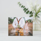 Retro-Typografie Save the Date Ankündigungspostkarte (Stehend Vorderseite)