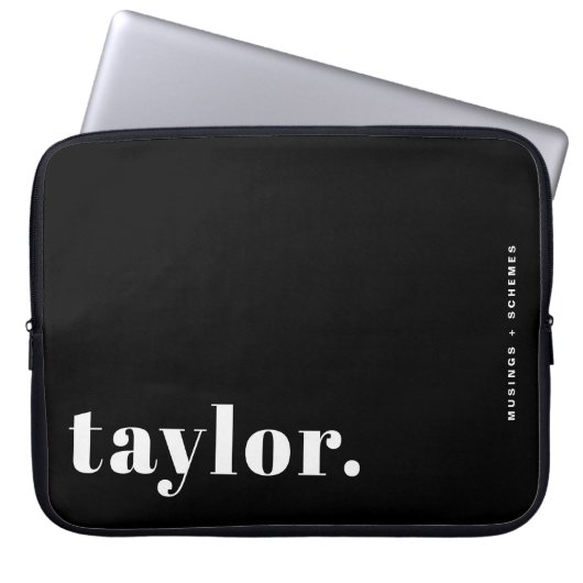 Retro Typography Black and White Personalized Laptopschutzhülle (Vorderseite)