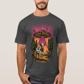 Retro UFO Cow Alien Forest Scene Funny Sci-Fi T-Shirt (Vorderseite)