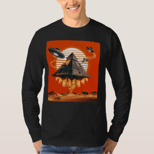 Retro-UFO und Pyramide in der Wüste Vintage-Sci-Fi T-Shirt