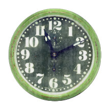 Retro-Uhr im Vintage-Look mit Rostpatina in Grün 