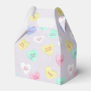 Retro Valentine's Day Candy Hearts auf Lila Geschenkschachtel