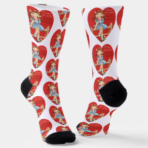 Retro Valentinstag, Vintage Mädchen auf einem Zaun Socken