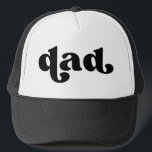 Retro Vater Schwarzweiß Truckerkappe<br><div class="desc">"Papa" im Retro-Stil Schriftart,  Farbe ist editierbar; fügen Sie Ihren eigenen Namen,  wenn gewünscht und wählen Sie Hass-Stil.</div>