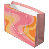 Retro Vibe Abstrakt Swirl 60er 70er Pink und Orang Große Geschenktüte (Rückseite Schrägansicht)