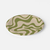 Retro Vibe Liquid Swirl Muster in Olive Green Pappteller (Schrägansicht)