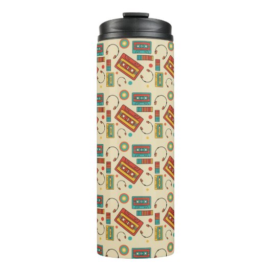 Retro Vibes - Cassette Tapes Pattern der 80er Jahr Thermosbecher (Vorderseite)
