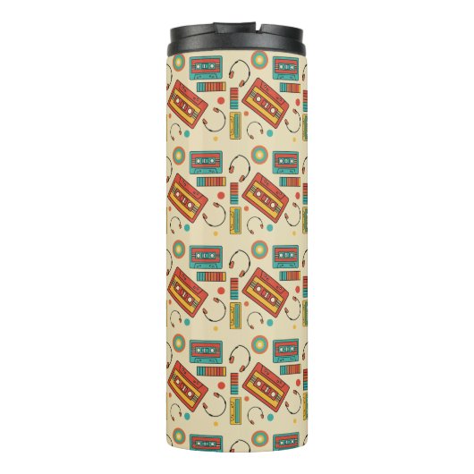 Retro Vibes - Cassette Tapes Pattern der 80er Jahr Thermosbecher (Rückseite)