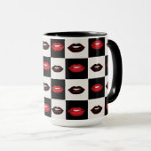 Retro Vibes Checkerboard | Rote Lippen Tasse (VorderseiteRechts)