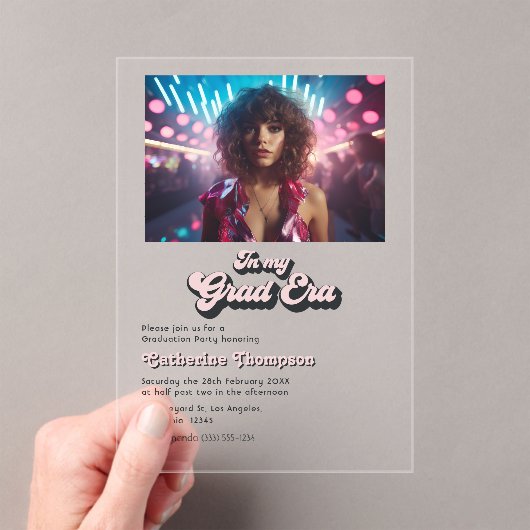 Retro Vibes Trendy in meiner Graduiertenparty Acryleinladungen (Insitu (Handheld))