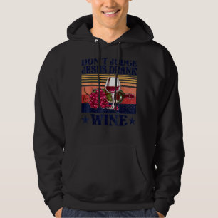 Retro Vintag Richter nicht Jesus, der Weingott get Hoodie