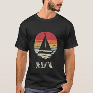 Retro Vintage abgenutztes Segelboot im orientalisc T-Shirt