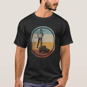 Retro Vintage Gärtner mäht den Rasen Gartenarbeit T-Shirt