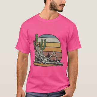 Retro Vintage Skelett in der Nähe von Desert Cactu T-Shirt