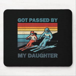 Retro-Vintage von Tochter lustig Ski fahren bekomm Mousepad